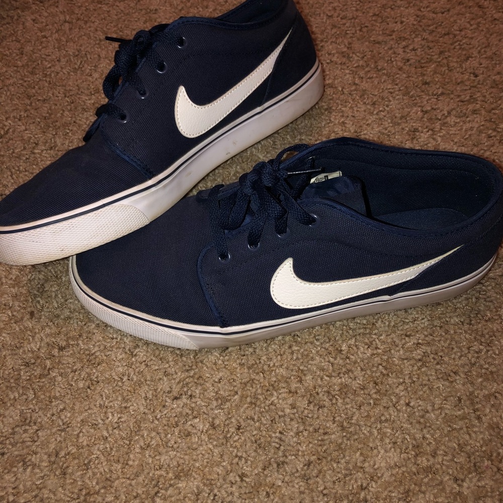 WORN ONCE, NAVY NIKE MEN SHOES
